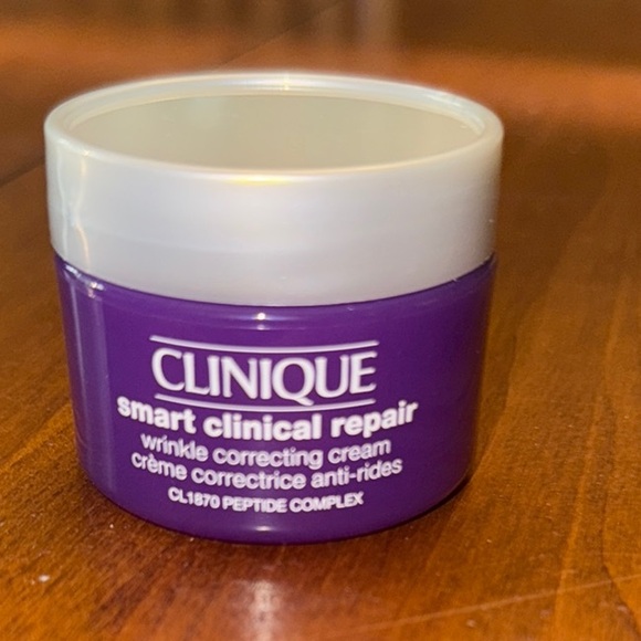 Clinique Smart Clinical Repair. NWOT 1oz - Picture 2 of 2